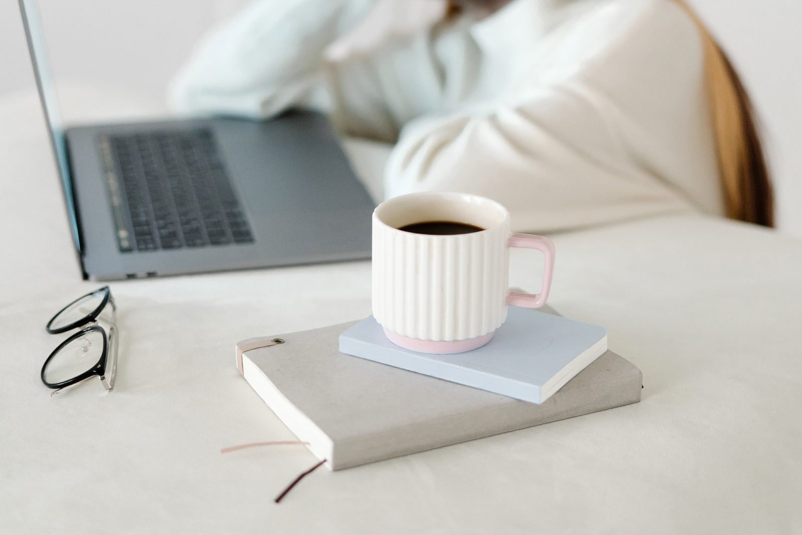 A calm workday: laptop, coffee and notes